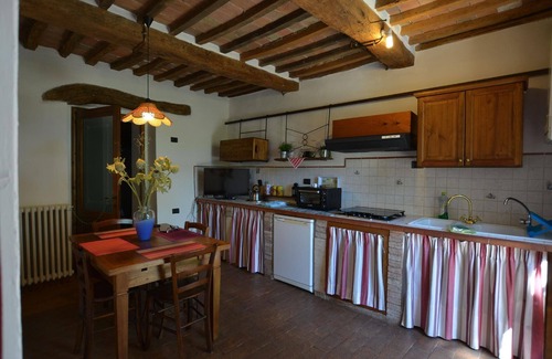 Radicondoli Apartment | La Casina' estate with private garden and barbecue