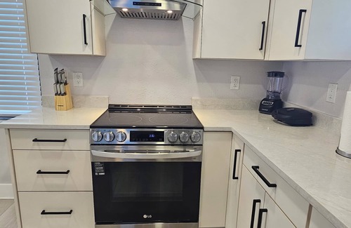 Tampa Heights House | "La Casita" Modern Tampa Heights Retreat Minutes to Downtown & Armature Works