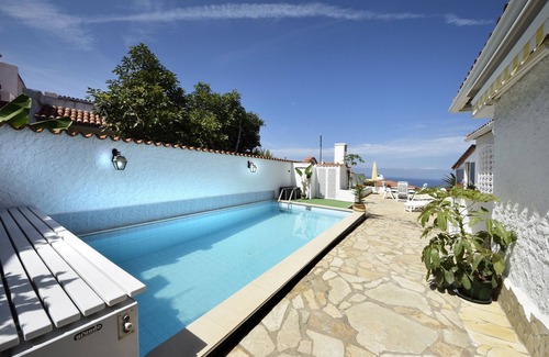 Los Realejos House | La Casita-very quiet location with stunning sea views and heated pool