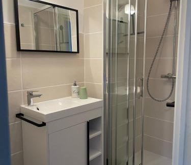 Riols Bed & Breakfast | La Cerisaie - Chambres d'hôtes & gites