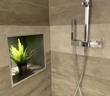 Seguret Bed & Breakfast | La chambre d'hôte de la fontaine de Jonquier Jacuzzi privatif