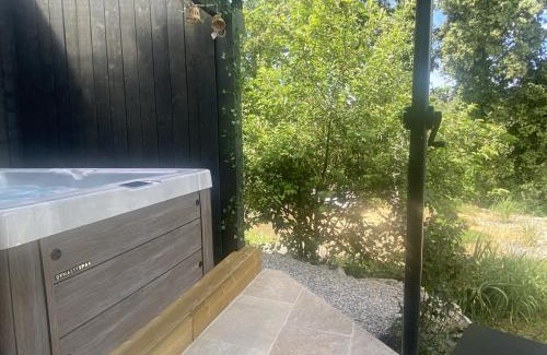 Seguret Bed & Breakfast | La chambre d'hôte de la fontaine de Jonquier Jacuzzi privatif