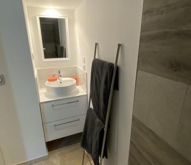 Seguret Bed & Breakfast | La chambre d'hôte de la fontaine de Jonquier Jacuzzi privatif