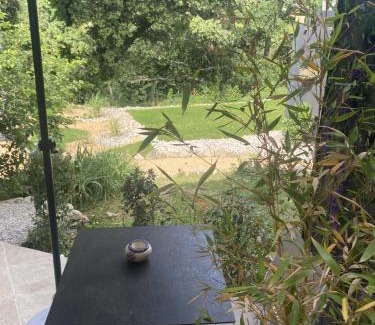 Seguret Bed & Breakfast | La chambre d'hôte de la fontaine de Jonquier Jacuzzi privatif