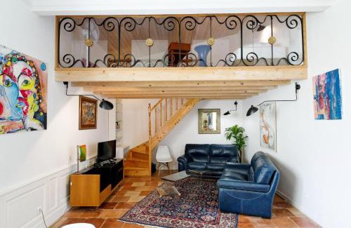 Abzac House | La Chapelle du Domaine de Choisy