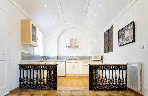 Abzac House | La Chapelle du Domaine de Choisy