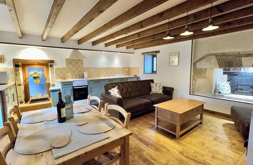 Chaunay House | La Charronnière: La P’tite Boulangerie