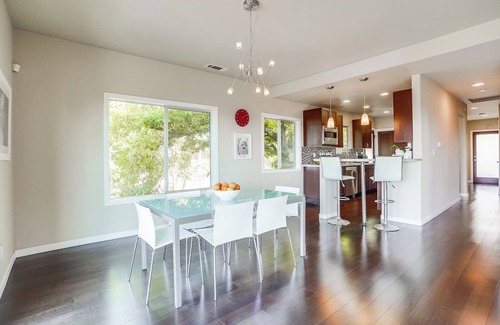 Los Feliz House | LA Chic Stunning Views & Sunsets close to Griffith Park Observatory & Hollywood