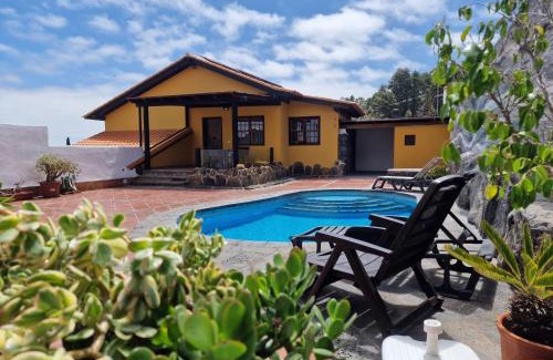 Santa Barbara House | La Chosita