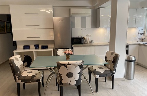 L'Isle-sur-la-Sorgue Apartment | LA Cigaliere - Piscine Privee