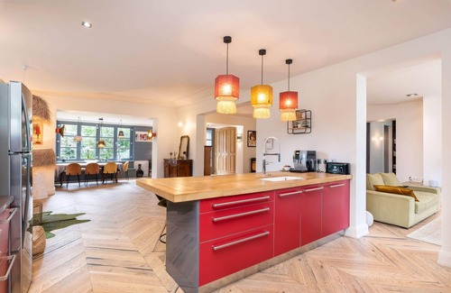 Champagne-au-Mont-d'Or Villa | La clarté - wonderful refurbish home with garden and pool