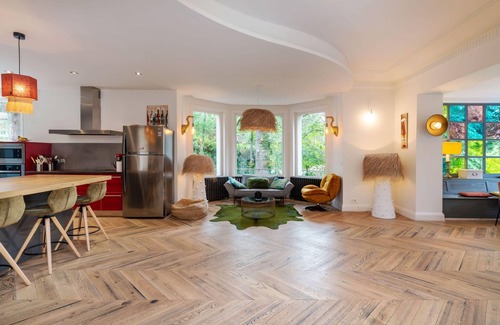 Champagne-au-Mont-d'Or Villa | La clarté - wonderful refurbish home with garden and pool