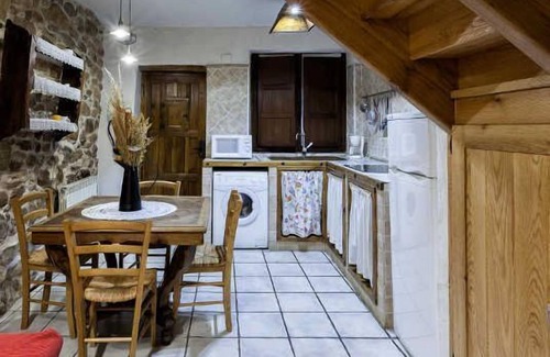 Montuerto Cottage | LA CORTE .Las Casas de Valdepielago for 4 people