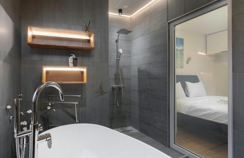 Brasov House | La Côte 26 - Restored Saxon Style House in the Old Town with Jacuzzi and Private Parking