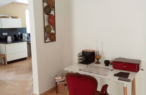 Doubs Villa | La coulée verdoyante Located in Abymes, in the center of Guadeloupe.