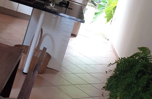 Doubs Villa | La coulée verdoyante Located in Abymes, in the center of Guadeloupe.