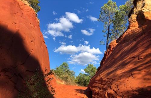Rustrel Bed & Breakfast | La Cour Carrée
