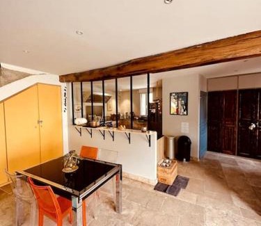 Montepilloy House | La Cour Verte : Chaleureuse grange réhabilitée