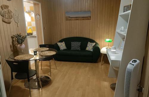 Lestonat - Monsejour Apartment | La dépendance verte