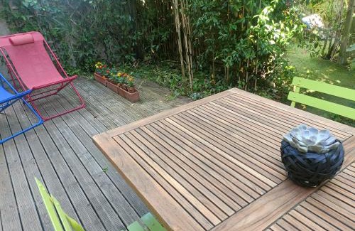 Lestonat - Monsejour Apartment | La dépendance verte