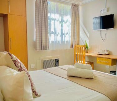 Danielskuil Bed & Breakfast | LA Diamond Lodge & Safari