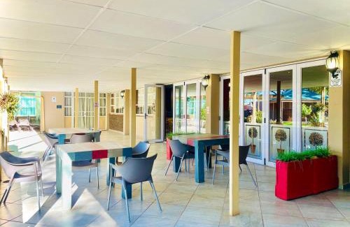 Danielskuil Bed & Breakfast | LA Diamond Lodge & Safari