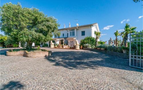 San Costanzo House | La Dolce Vita