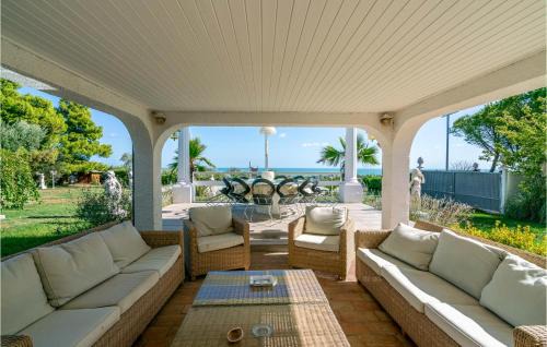 San Costanzo House | La Dolce Vita