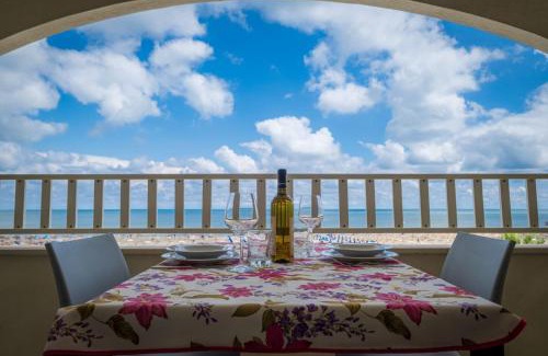 Miramare Apartment | La Dolce Vita - monolocale con garage di fronte al mare