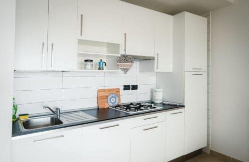 Miramare Apartment | La Dolce Vita - monolocale con garage di fronte al mare