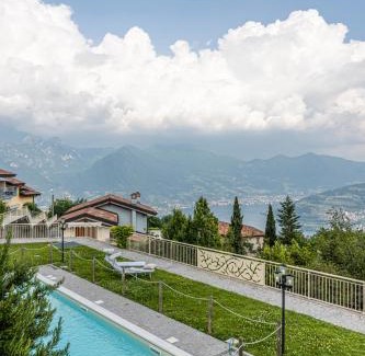 Plassi Apartment | La Dolce Vita - Vista Lago e Piscina