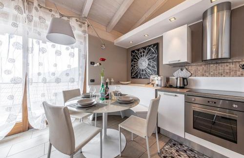 Plassi Apartment | La Dolce Vita - Vista Lago e Piscina