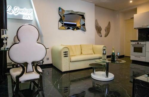 Vernon Apartment | La Duchesse 1976