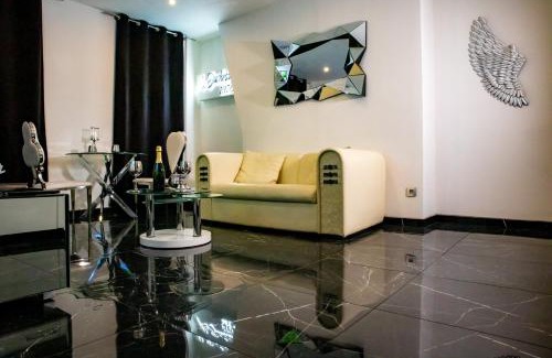 Vernon Apartment | La Duchesse 1976