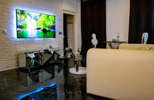 Vernon Apartment | La Duchesse 1976