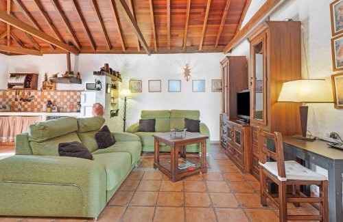 La Sorrueda House | La Escuela de la Sorrueda by Villas Rivero