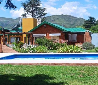Huerta Grande Ski Chalet | La Estrella 2