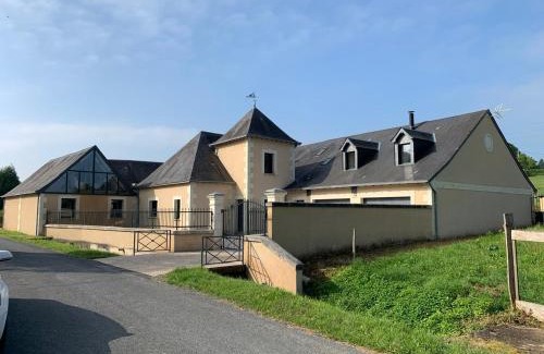 La Chartre-sur-le-Loir Villa | La Fontaine - Détente - Piscine Jacuzzi - 12p