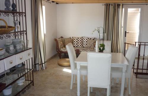 Saint-Saturnin-les-Apt House | La Fontaine des Noyers