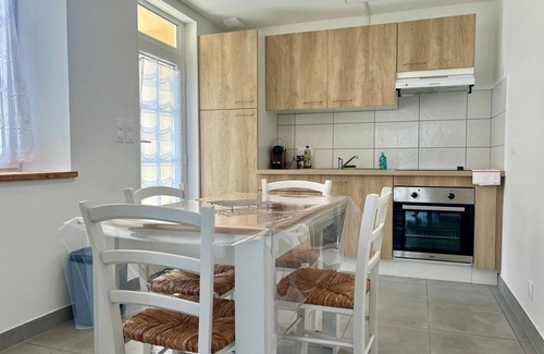 Jaunay-Clan House | La Futuropolis: House with independent studio