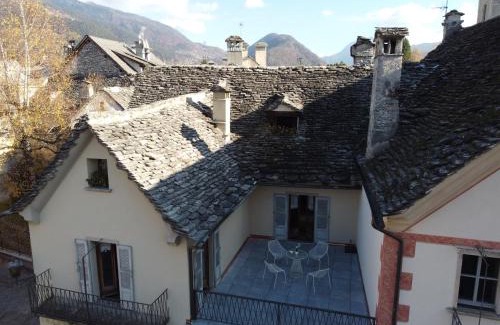 Santa Maria Maggiore Apartment | La Ghirba