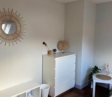 Gevrey-Chambertin Bed & Breakfast | La Gibriaçoise petite chambre chez l habitant