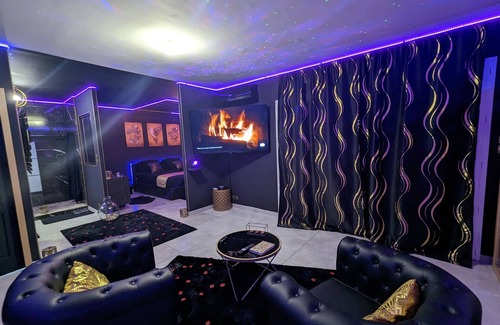 Perpignan Apartment | La Gold Room Perpignan Jaccuzzi & Sauna