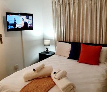 Bluewater Bay House | La Grace Executive Guesthouse