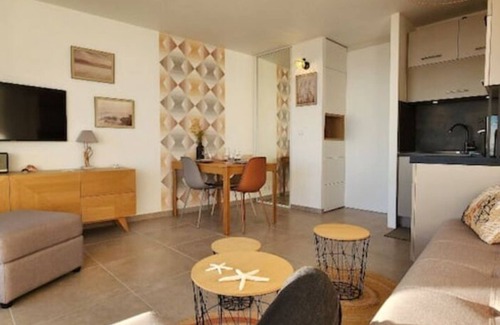 Le Couchant Apartment | La Grande-Motte on the Beach facing the Sea with Terrace and Swimming Pool