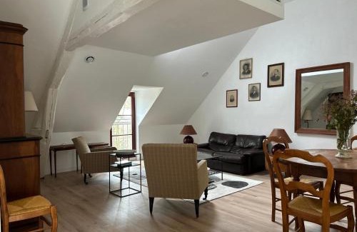 Chateau-Renard Apartment | La Grange à Grains