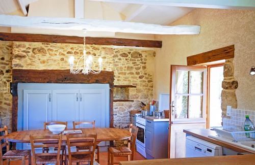 Sainte-Foy-de-Belves Apartment | La Grange - sleeps 6 guests in 3 bedrooms