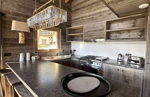 Superbolquere Ski Chalet | La Granja-Chalet-Deluxe-Ensuite with bath and shower