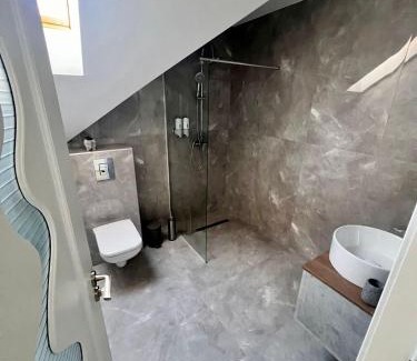 Moinesti Hotel | La Izvor Moinești, Cazare