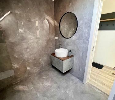 Moinesti Hotel | La Izvor Moinești, Cazare